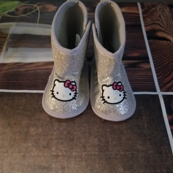 Baby Hello Kitty Boots size3-6mo Sanrio used - Picture 2 of 5